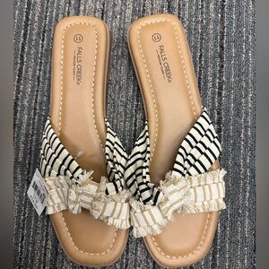 Falls Creek Womens sandals w/white & black woven strap & memory foam Size 11 NEW